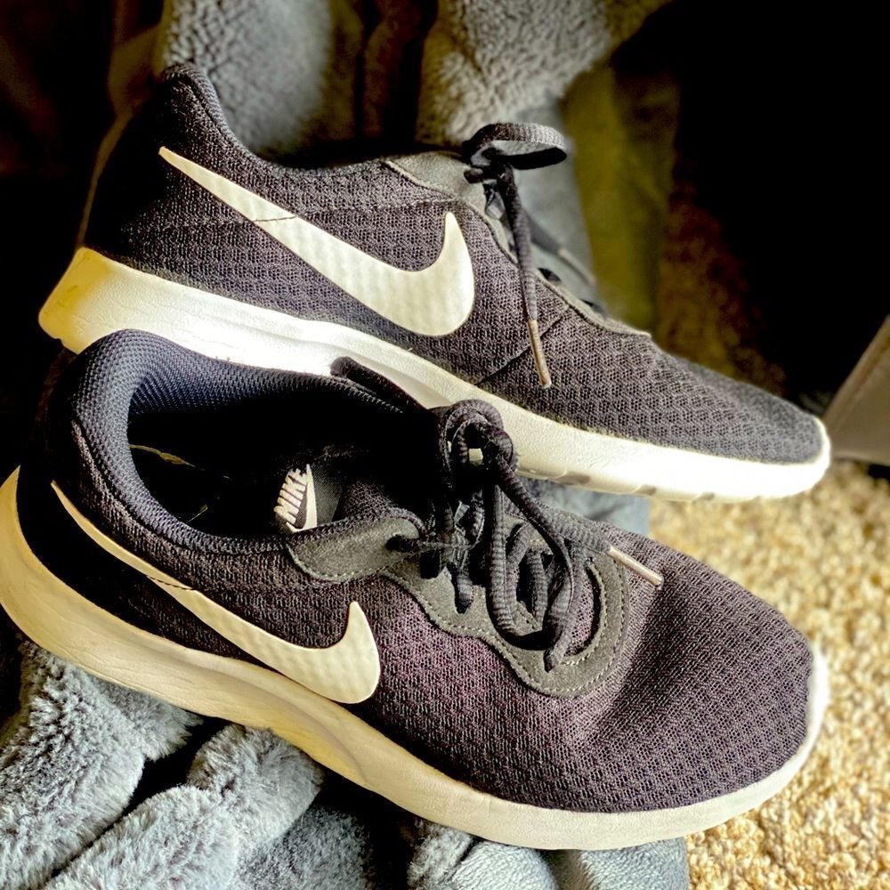 Nike Black & White 7.5 sneakers shoes like new